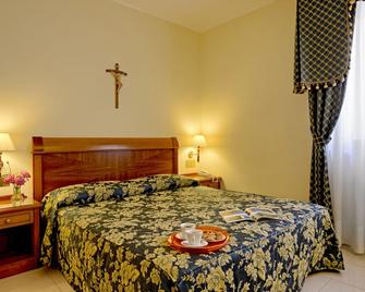 Hotel Centro di Spiritualità Padre Pio - סן ג'ובאני רוטונדו - חדר שינה