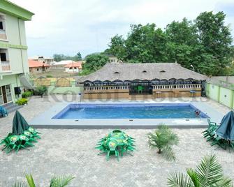 Koltotel Plaza & Suites - Ado-Ekiti - Piscina