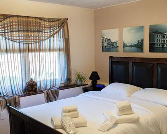Cosy and Charming 2-bedroom apartment - Woburn - Bedroom