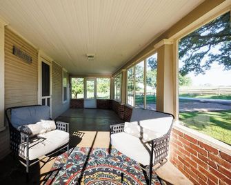 Relaxing Home on the Outskirts! - Independence - Balkon