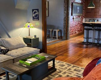 The Little Red Hen Inn Downtown Ashland - Ashland