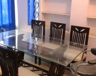 High comfortable home atmospher at prime location with real warm feeling - Sawāi Mādhopur - Comedor