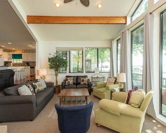 Boat Slip Available-Beautiful180 Degree View-Cedar Creek Lake - Mabank - Living room