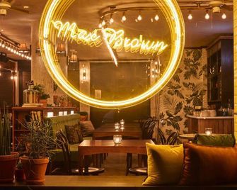 فندق ماكس براون ميدتاون، ضمن مجموعة سيركل - دوسيلدورف - بار