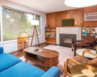 The Mod Pod - Eugene - Oturma odası