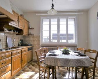 Gite Challet, 4 bedrooms, 6 persons - Alluyes - Comedor