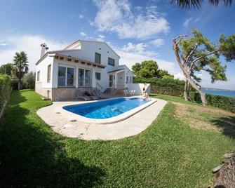 Cosy house with pool, for 8 persons, right by the beach - El Perello - Pool