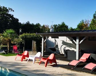 Résidence Les Alizés ''jaccuzi Sauna Piscine En Plein Centre Ville' - La Roche-sur-Yon - Patio