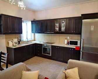 Family-sized 5 minfrom the beach!!! - Nafpaktos - Kitchen