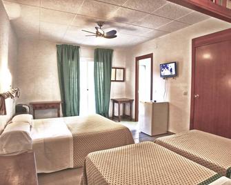 Hostal Isabel - Blanes - Bedroom