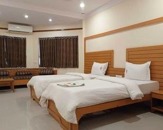 Hotel Galaxy - Surat - Habitación