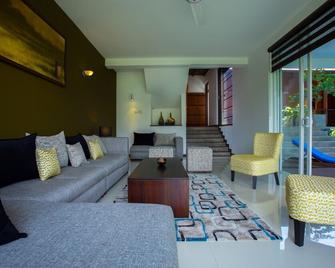 Jasmine Breeze - 4 Bedroom Villa - Colombo - Living room