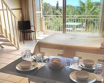 Hôtel et Studios Les Amandiers - Saint-Raphaël - Essbereich