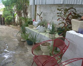 Port Lodge - Puerto España - Patio
