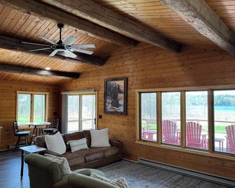 Charming 2-bedroom lake cabin in lovely Pequot Lakes - Pequot Lakes - Sala de estar