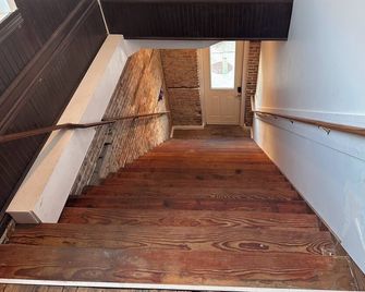 Charming pet-friendly suite in the heart of historic downtown Apalachicola - Apalachicola - Escalier