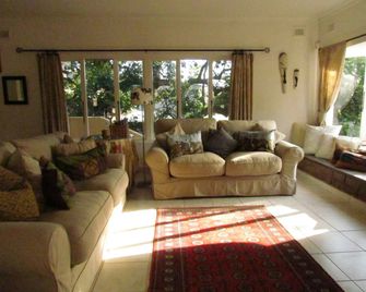 The Saffron House - Shaka's Rock - Вітальня