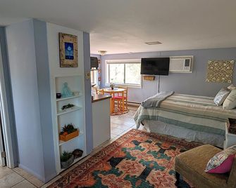 Cottage near Uptown Short walk to Tlaquepaque Arts and Crafts Village and trails - Sedona - Bedroom