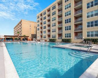 Gulfview ll by Padre Getaways - South Padre Island - Alberca