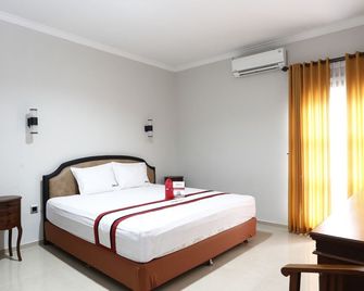 RedDoorz Plus near Adisucipto Airport 2 - Depok
