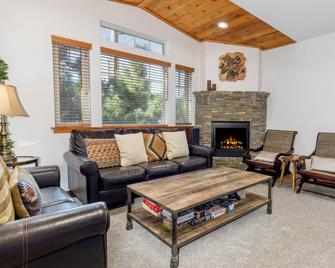 Discover Mammoth at the BEST Location! Sunny, Spacious, with 2-car Garage! - Mammoth Lakes - Pokój dzienny