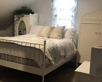 Private Cottage on horse farm easy access Gettysburg, Hershey, York Harrisburgbr - Dillsburg - Bedroom