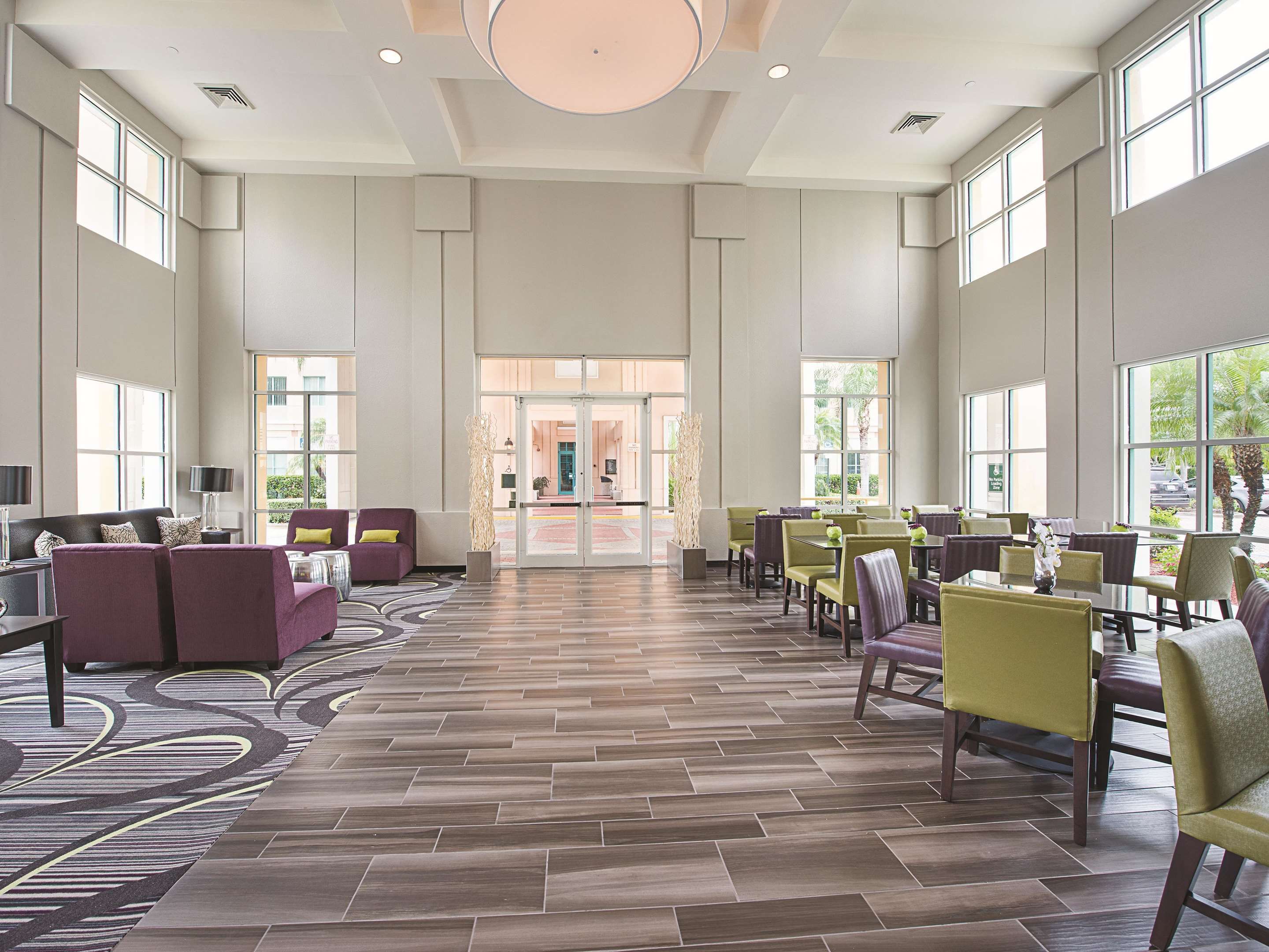 La Quinta Inn & Suites by Wyndham Plantation at SW 6th St - Плантейшн - Лоббі