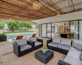 بانتاي إندا لاجوي بينتان - Lagoi - شرفة مرصوفة