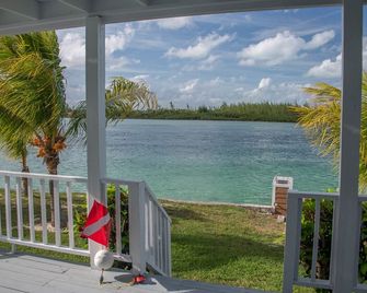 Located on Fresh Creek, great for bone fishing, snorkeling & adventure - Andros Town - Balcony