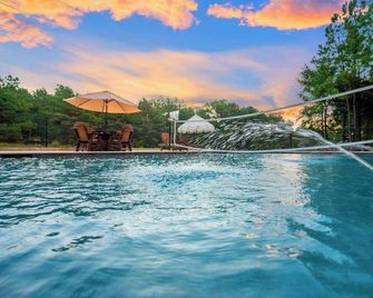 The Pickleball Pines - Broken Bow - Piscina