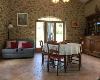 Quiet house in the heart of Ardèche - Lamastre - Їдальня