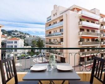 2-Br Apartment 2 min from the Beaches - Cannes - Varanda