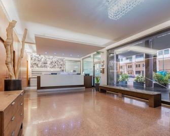 Hotel Delfino Venezia Mestre - Venice - Front desk