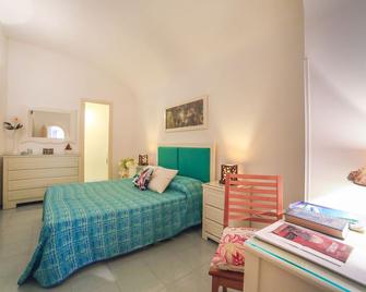 Bijoux house in Atrani: wifi, air-conditioning, easy access. - Atrani - Bedroom
