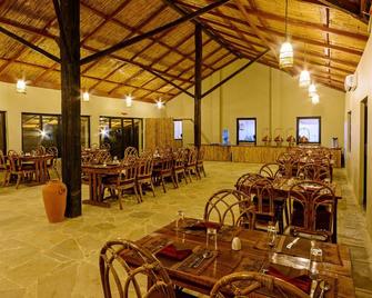 Sarang Wildlife Sanctuary - Meghauli - Restaurante