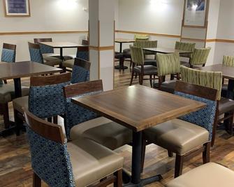 Days Inn by Wyndham Custer - Custer - Restaurante