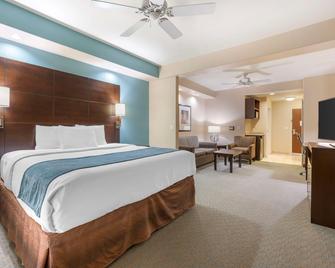 Best Western Plus Midland Suites - Midland - Bedroom