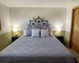 Quiet Comfort- Adventures Start Here! - Idaho Falls - Bedroom