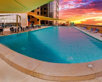 Luxe Grand Hotel Apartments - Sharjah - Pool