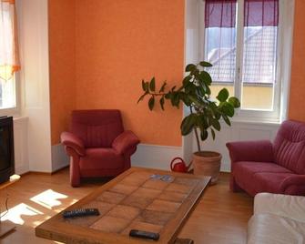 Chambres d'Hotes Le Passiflore - Les Brenets - Sala de estar