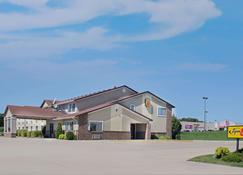 Super 8 by Wyndham Charles City - Charles City - Bâtiment