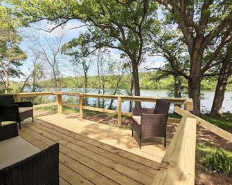 Pilgrim Heights Camp & Retreat Center - Toledo - Patio