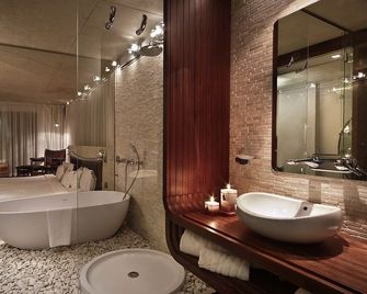 Graffit Gallery Design Hotel - Varna - Kylpyhuone