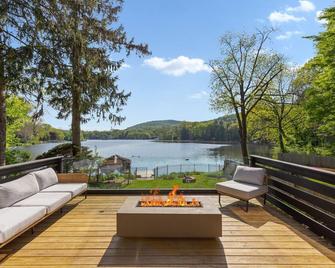 Lakefront luxurious retreat - Oakland