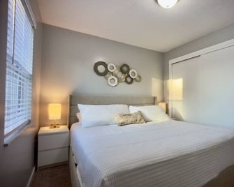 Luxury 4BR Getaway with Private Pool & Cozy Vibes! - Valrico