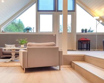 Cozy Apartment In Lyngdal With Wifi - Lyngdal - Lounge
