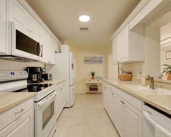 Calming Getaway 9 Mi to Clearwater Beach! - Clearwater - Cocina