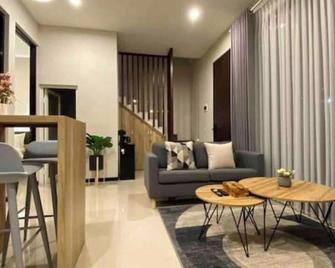 The Pinasti Villas - Batu - Pokój dzienny