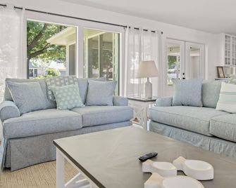 Lake Views & Fire Pit - South Haven - Living room