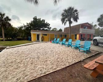 The Muddy Mermaid - Neptune's Grotto Old Florida Adventure Retreats - Weeki Wachee - Patio